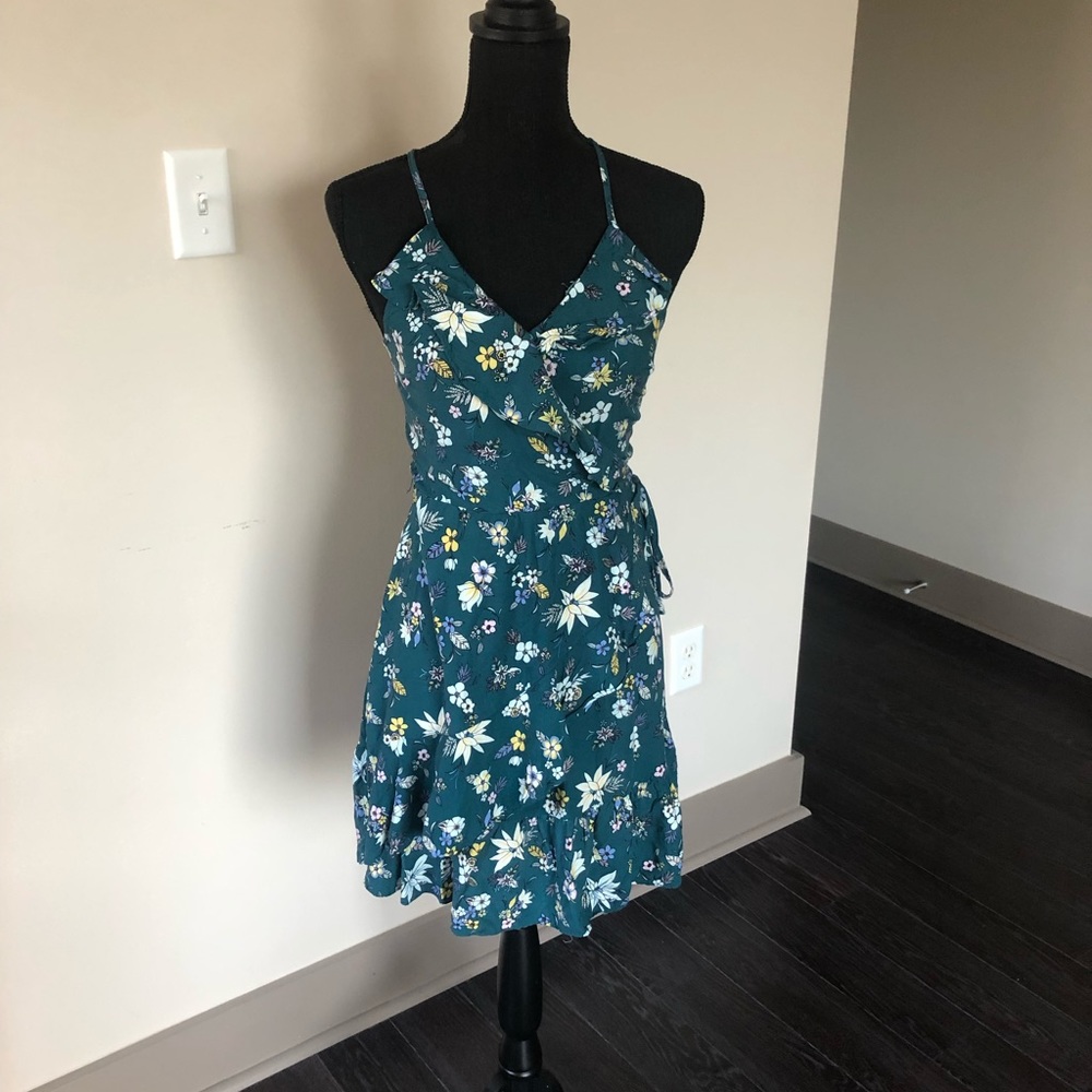 Mossimo ruffle front dress Small